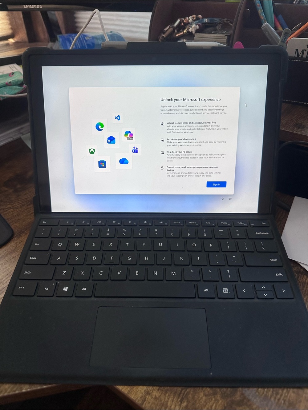 Microsoft Tablet with Detachable Black Keyboard and Touchscreen